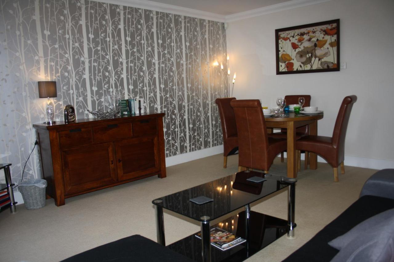 Canterbury Elms Court Apartment Room photo